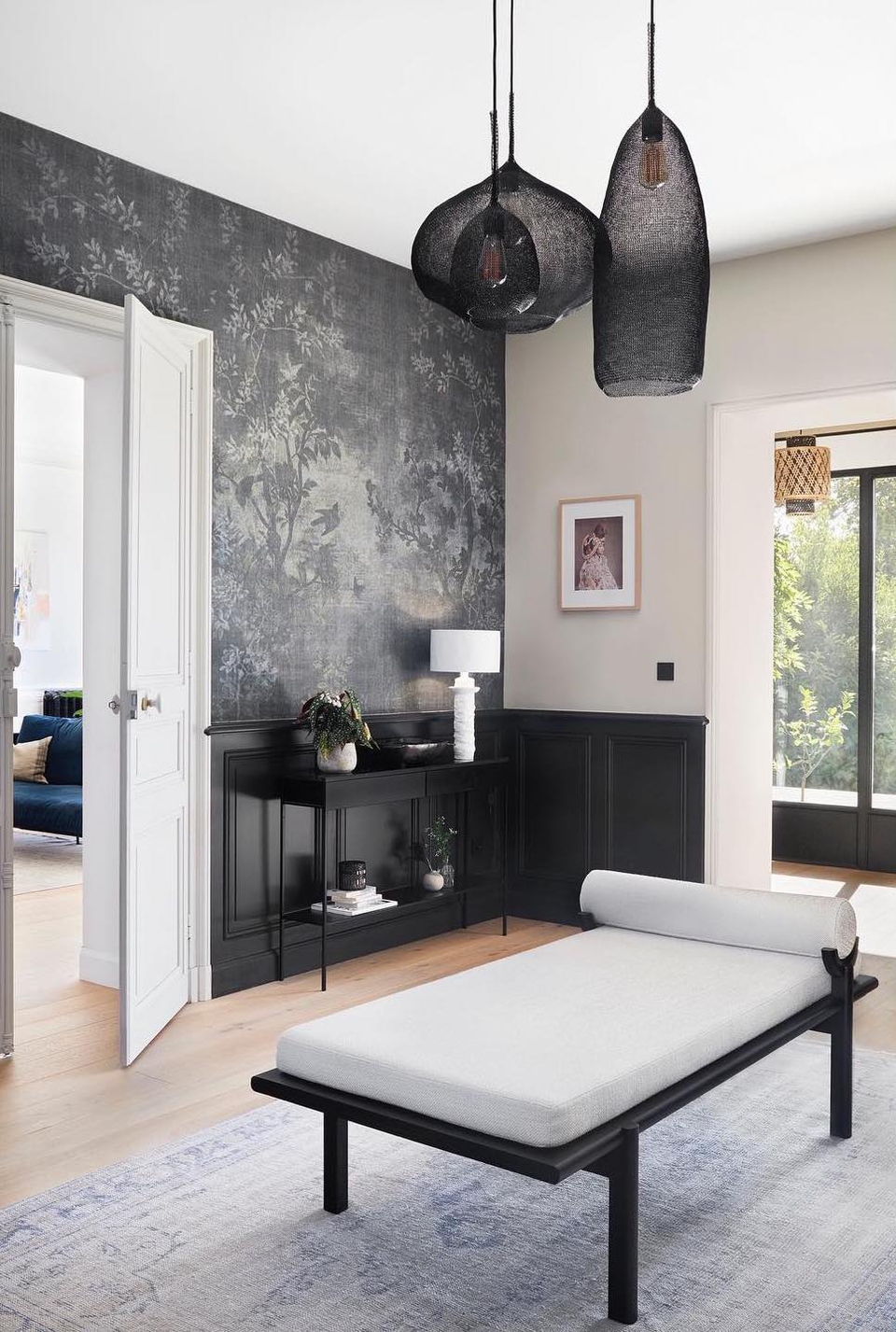 Project: La Valise Rouge